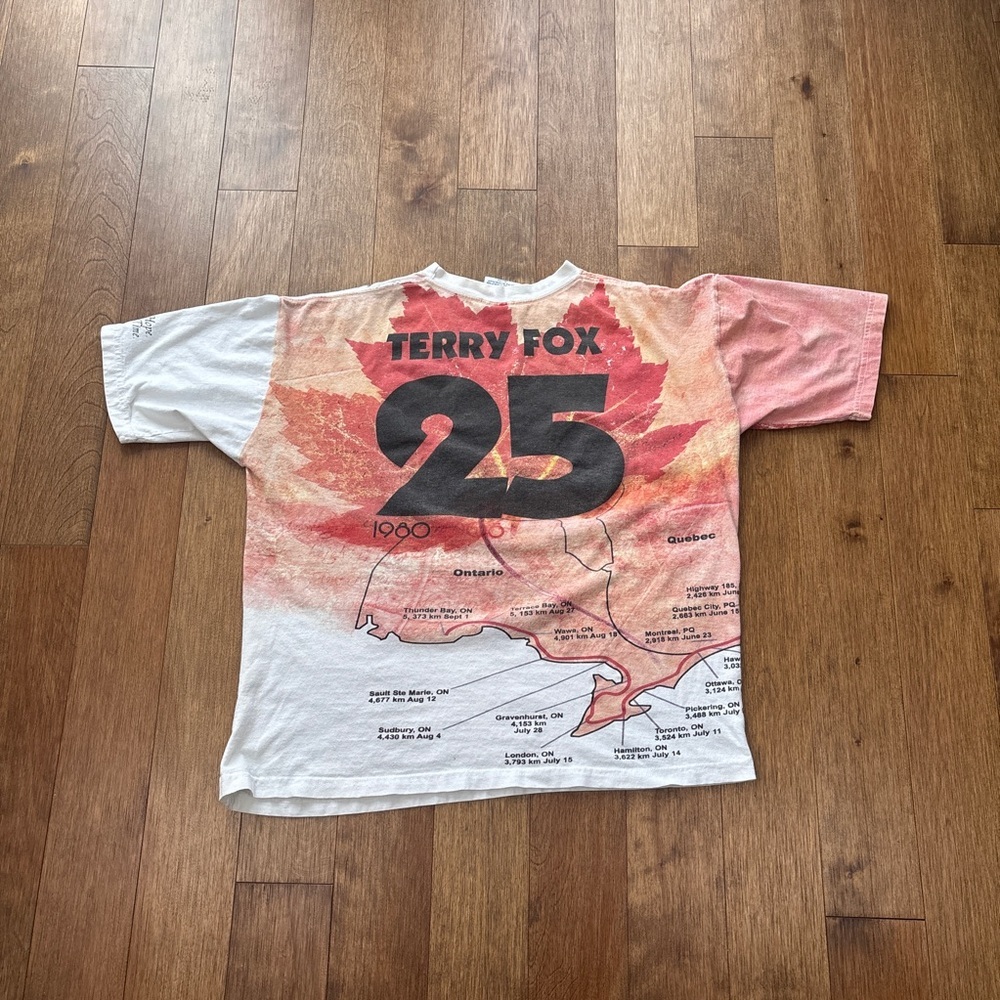 Vintage 2005 Terry Fox 25th Anniversary all over print graphic tee - Picture 2 of 10